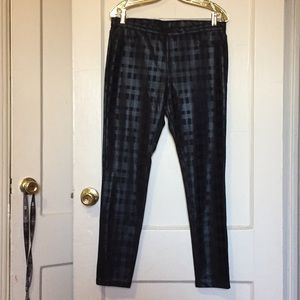 NWOT Hue black shiny leggings